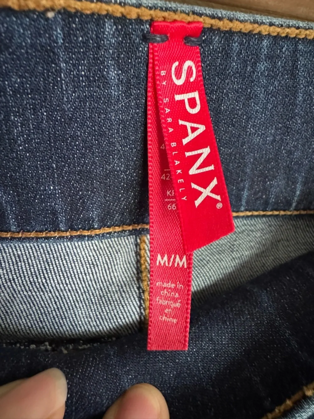 SPANX Distressed Skinny Jeans Dark Wash Raw Hem Pull-On Jeggings Size M - Picture 3 of 12
